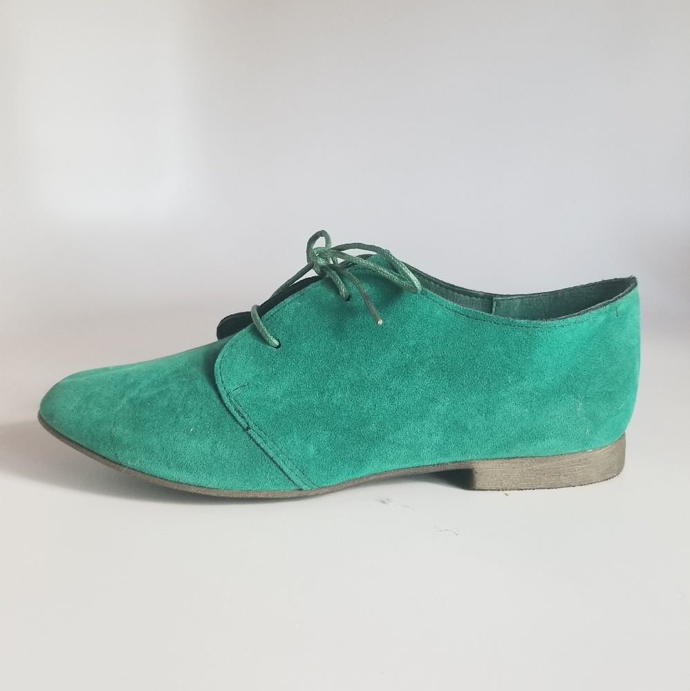 Oxford style shoe